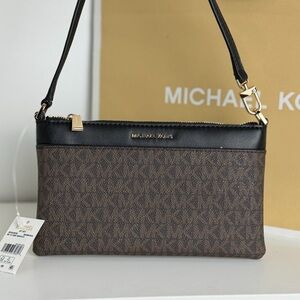 NWT Micahel Kors Jet Set Medium Logo Convertible Wristlet Shoulder Bag